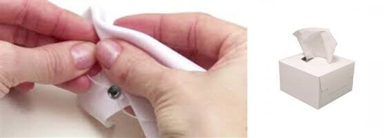 सूखे कपड़े या टिस्यू से अपने कान की मशीन को साफ करें blog image