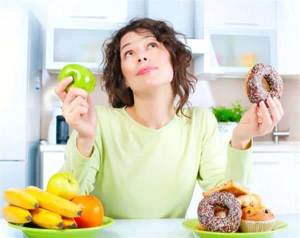 Choice between fast food and Balanced Healthy Diet blog image