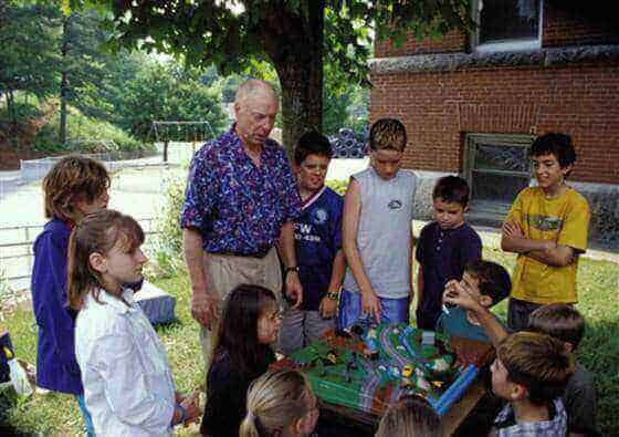 The elderly playing with children blog image